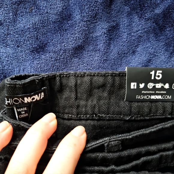 NWT women's black distressed denim bootcut - Picture 2 of 5